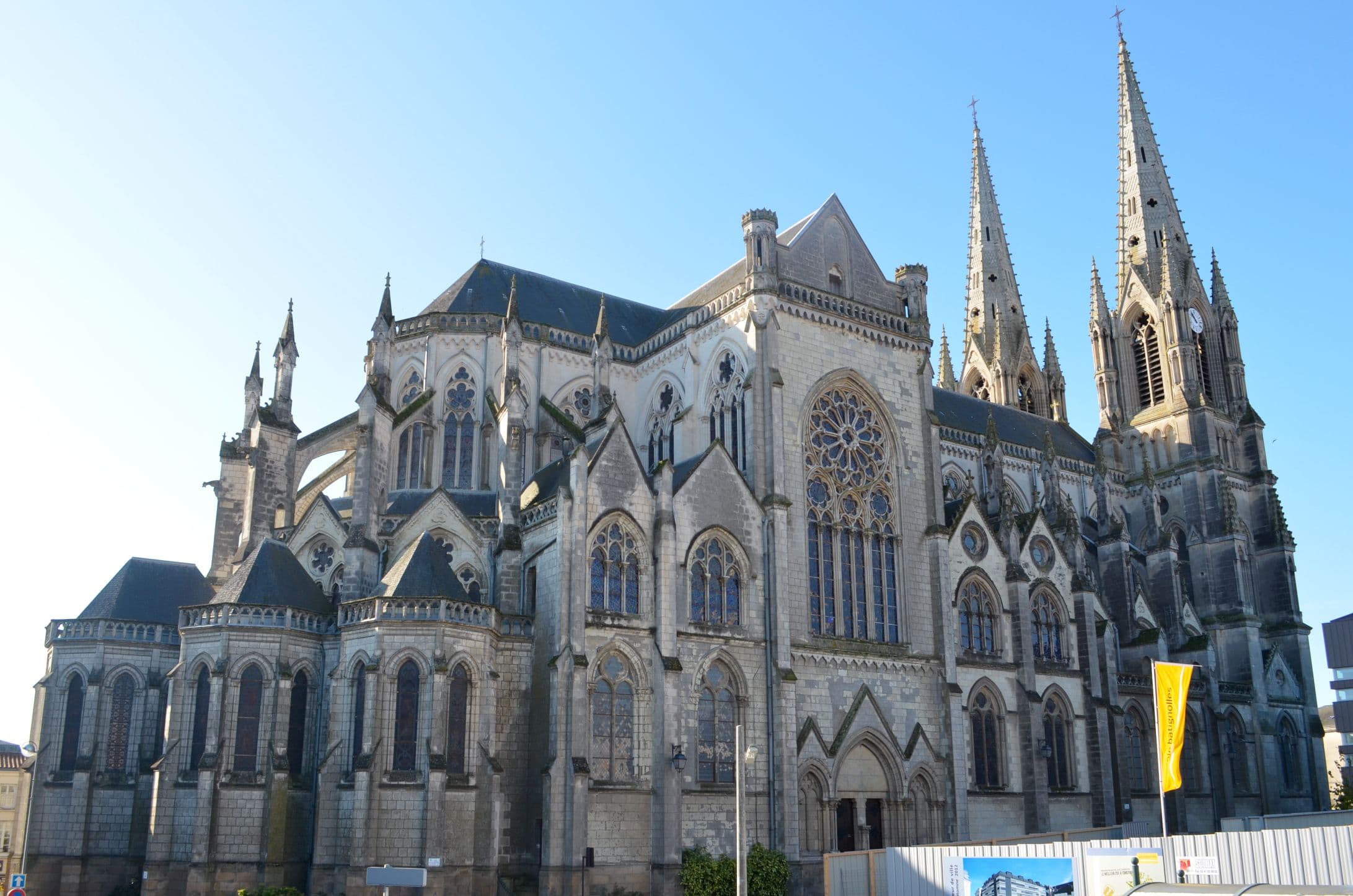 File:Cholet - Église Notre-Dame.jpg - Wikimedia Commons