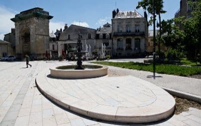 Fichier:Place-de la Résistance, Nevers.jpg — Wikipédia