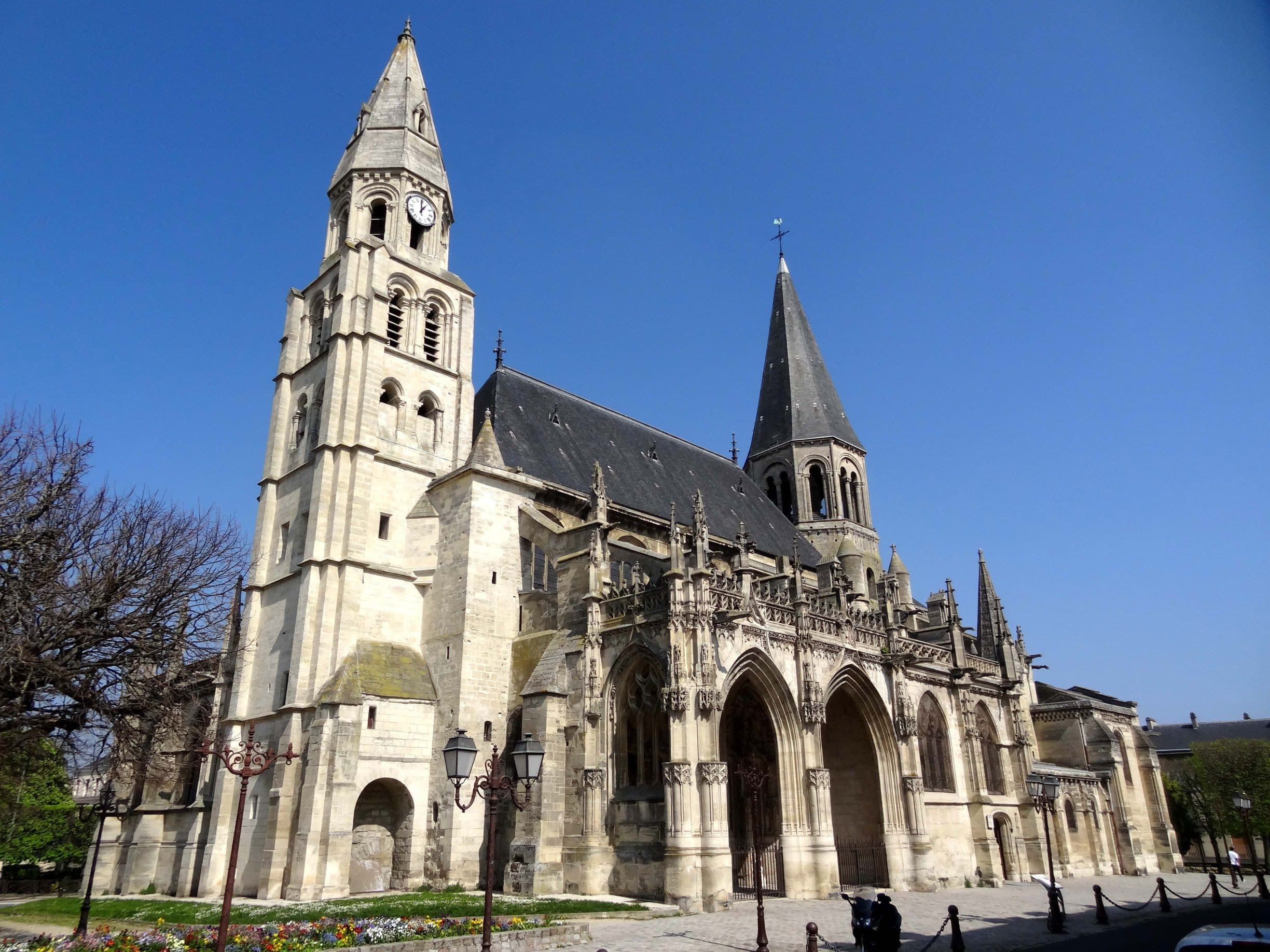File:Poissy (78), collégiale Notre-Dame, vue depuis le sud-ouest 4 ...